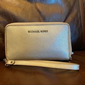 Micheal Kors wristlet